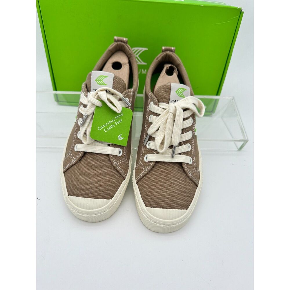 $105 NEW Carium Women's OCA Low Canvas Sneaker Sand Contrast Thread Canvas 8 D99 - Picture 3 of 6